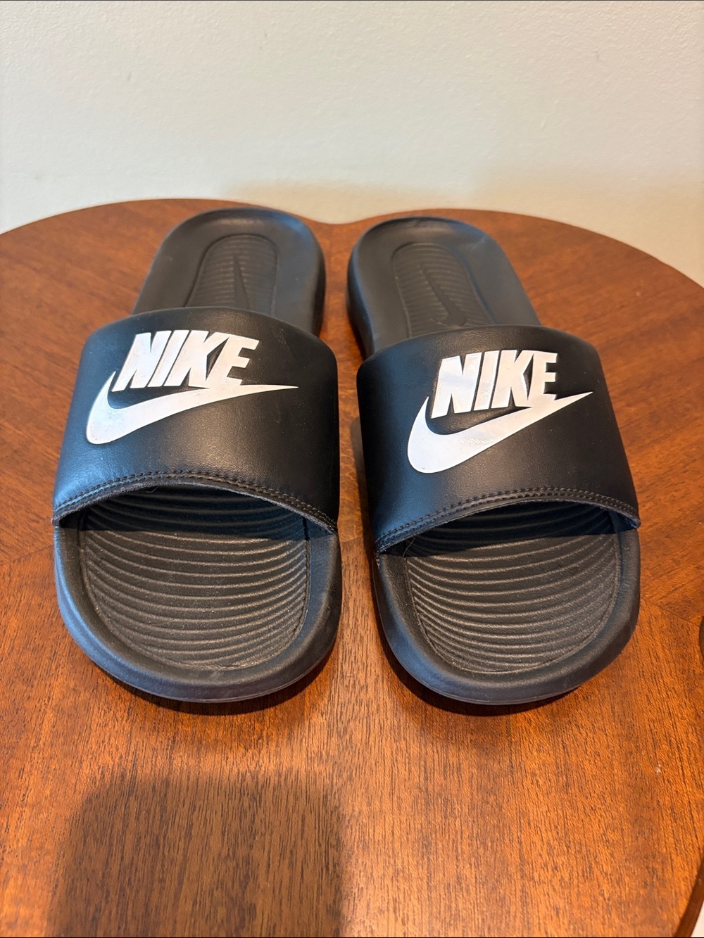 Nike  Slides  Sandals  black/white logo  unisex  size 6 women’s